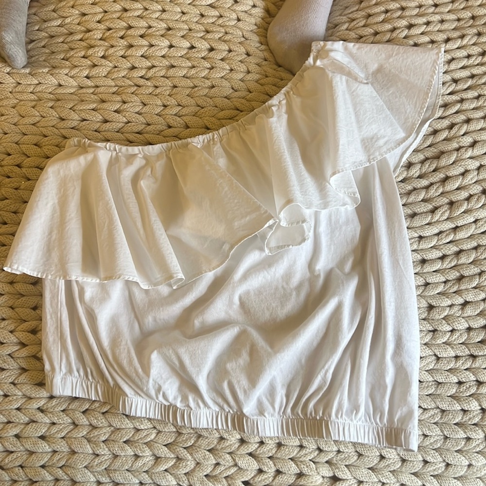 One shoulder top